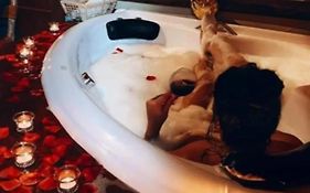 Chalés românticos com hidromassagem e lareira em área rural de visconde de Mauá Pousada Bela Helena